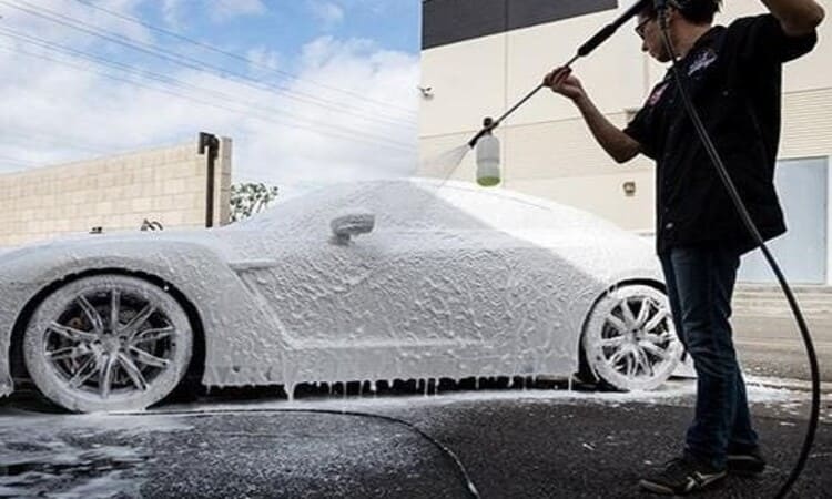 غسيل من الخارج والداخل للسيارة في الدمام